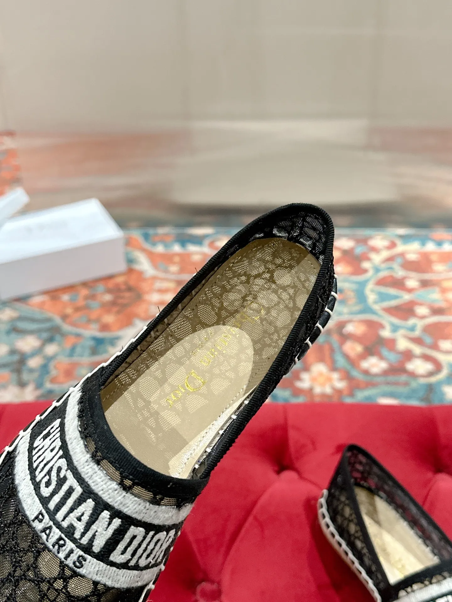 👟👟Ex-factory price 440👟👟 Dior DIOR's new popular early spring fisherman shoes 🆕 Simple, elegant and fashionable, timeless and timeless, it is a classic that will never fade away in the fashion circle, retro fisherman shoes. Original hand-woven surface, electric embroidery technology! Specific cloth surface and rubber outsole. Code number: 35-39 (40.41 customized, non-refundable)